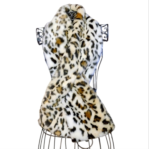 Curations Leopard Print Faux Fur Scarf Soft Slip-Through Winter Maximalist Wrap - Picture 1 of 4
